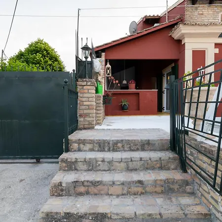 Zoe's Yard Family Summer House At Mon Repos 펜션 Anemomylos