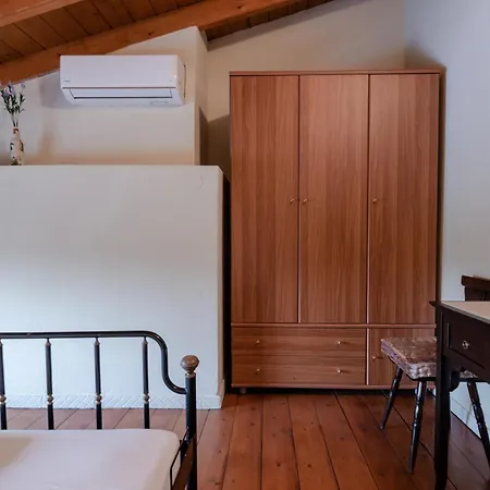 Дом отдыха Zoe's Yard Family Summer House At Mon Repos *
