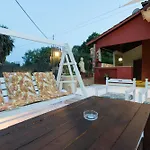 Dom wakacyjny Zoe's Yard Family Summer House At Mon Repos Anemomylos