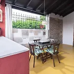 Zoe's Yard Family Summer House At Mon Repos Dom wakacyjny